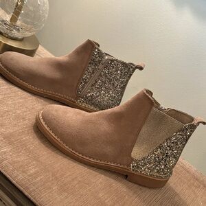 Childrenchic Girls Glitter and Suede Chelsea Boots in Taupe Sz 2.5